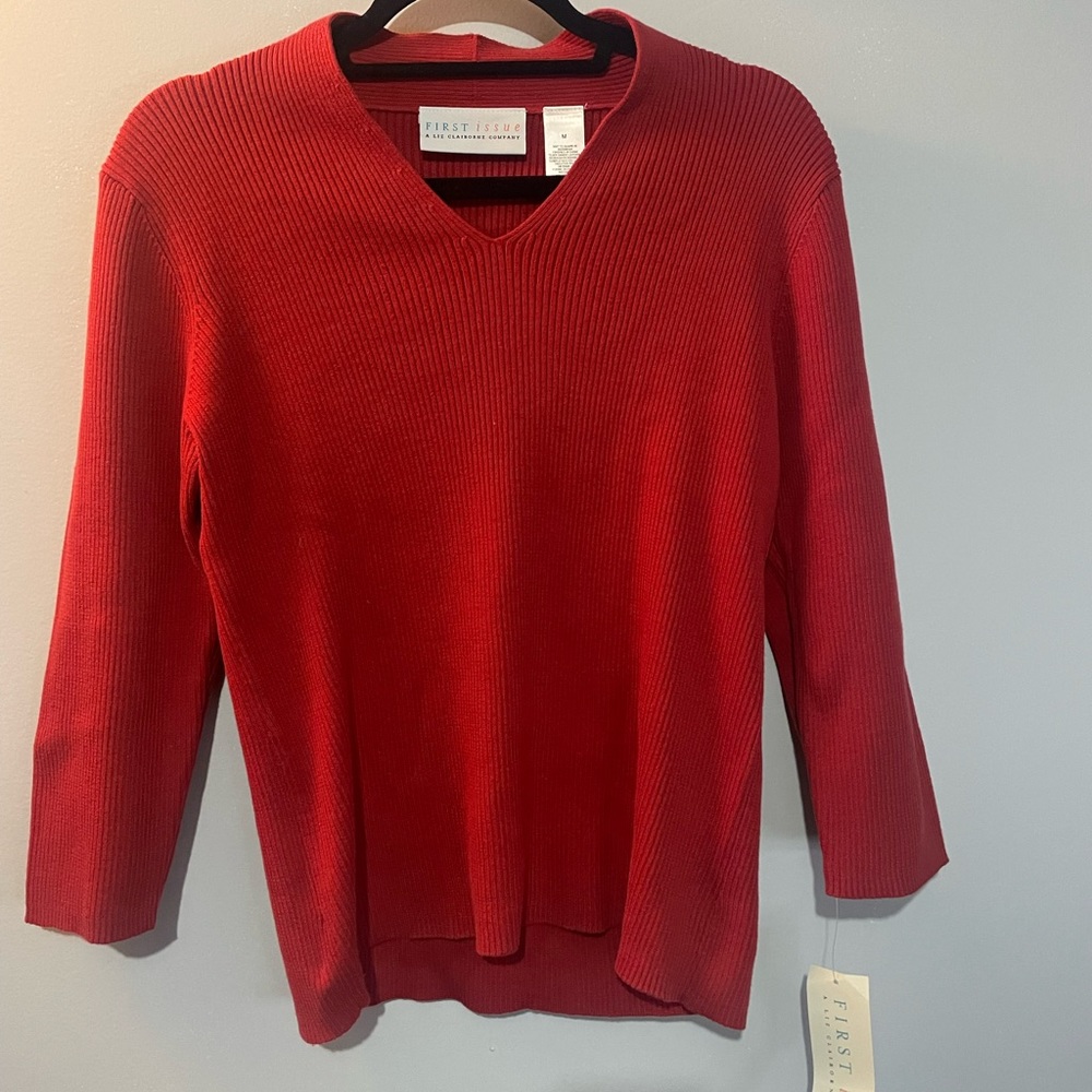 First Issue 3/4 Top V Neck Size M, Color Red